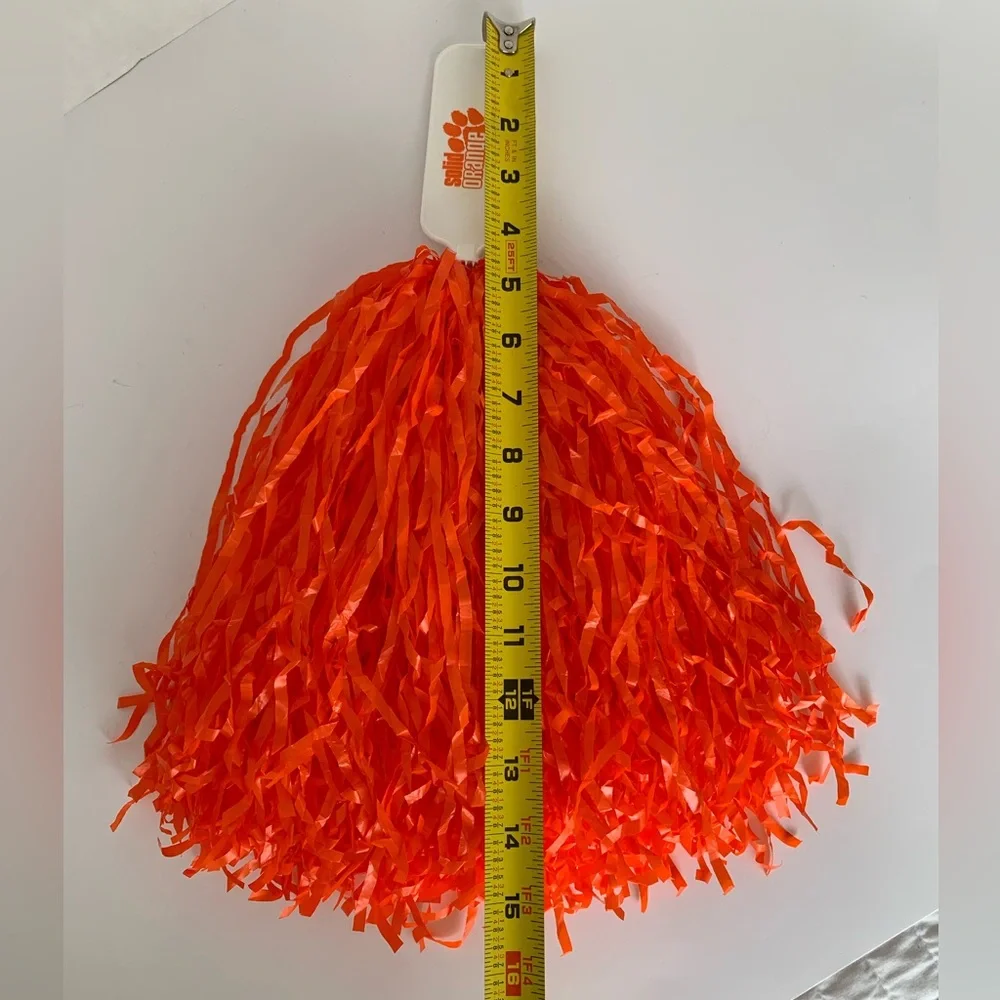 N/A pom poms